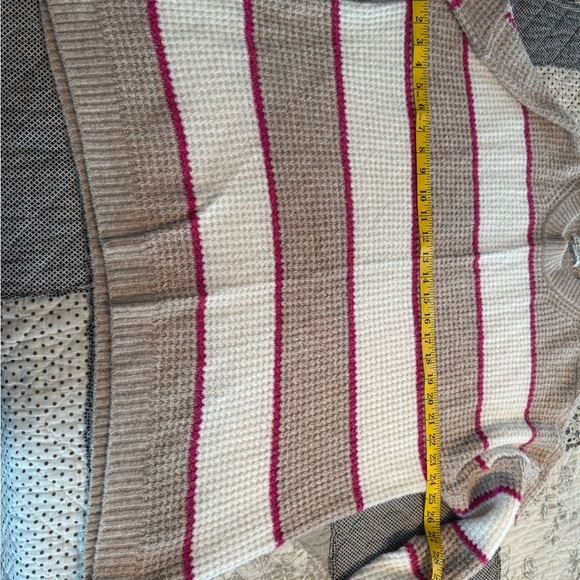 American Eagle Sweater - Picture 3 of 5